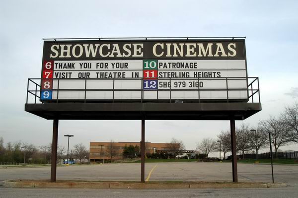 Showcase Cinemas Pontiac 6-12 - April 2003